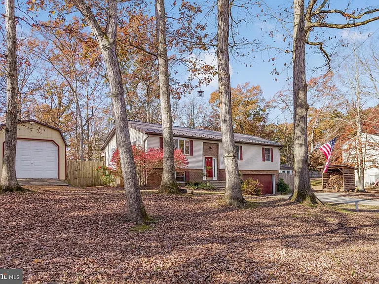 22397 Armstrong Dr — Photo 2