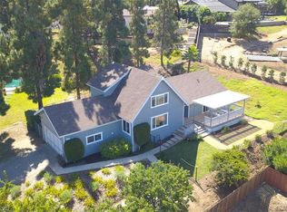 460 Hillway Dr, Vista, CA 92084