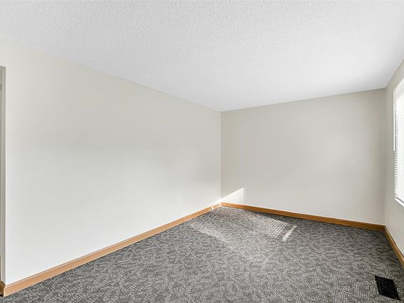 4th image of 265 S Harvey Ave