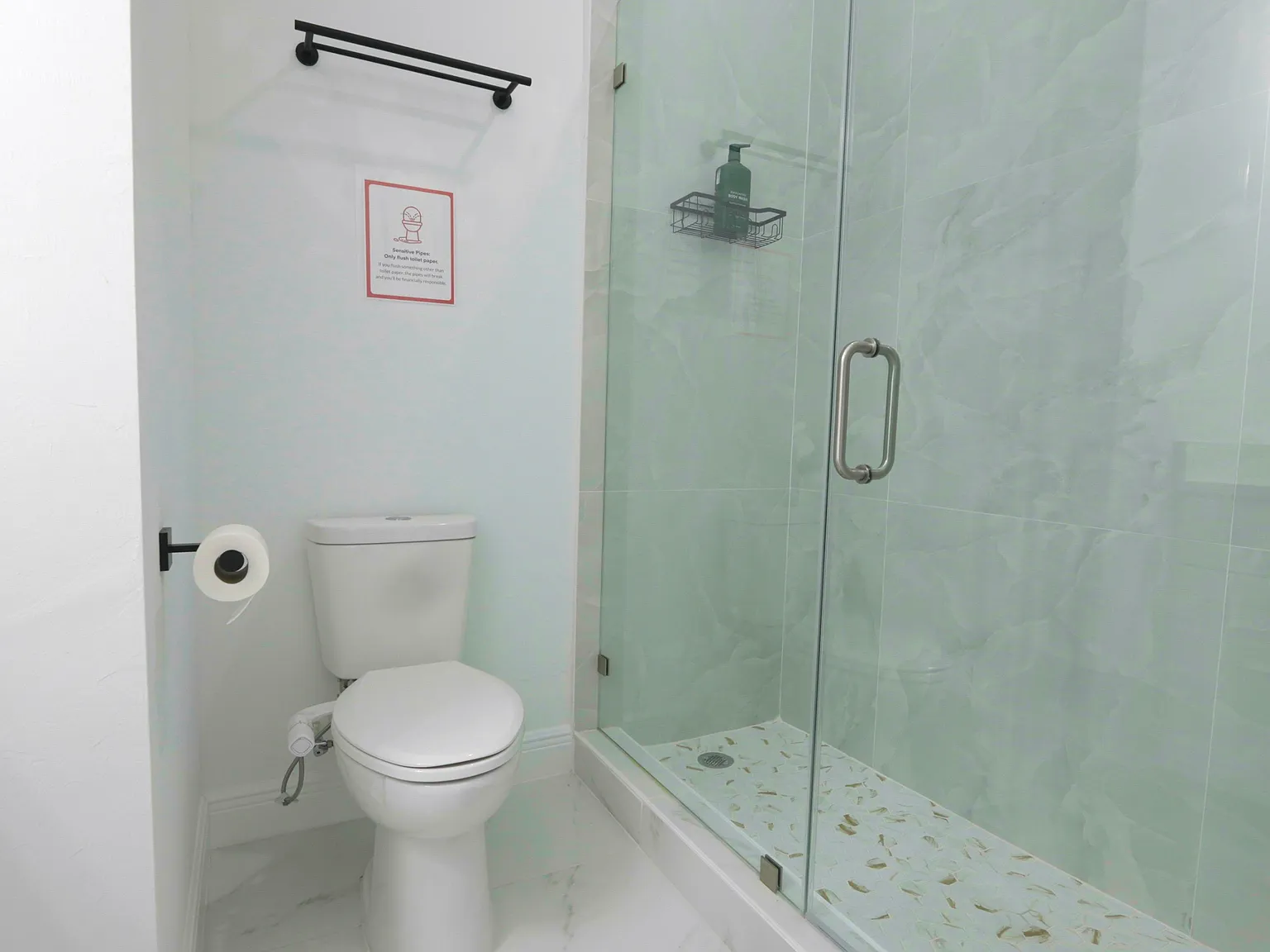 3 bed, 3.0 bath, 1300 sqft, $685 — Photo 2