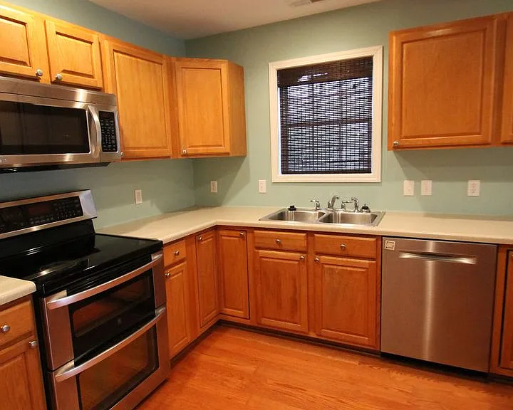 1830 Country Manor Ln — Photo 13