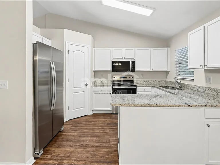 331 Valley Edge Dr — Photo 3