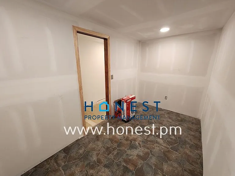 15 Thompson St — Photo 32