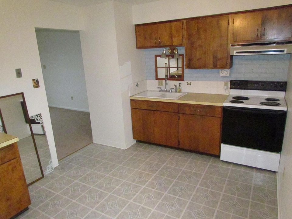 2nd image of 1390 May Rd