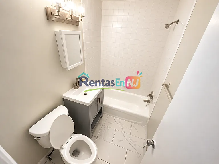809 Summer Ave #2A — Photo 3