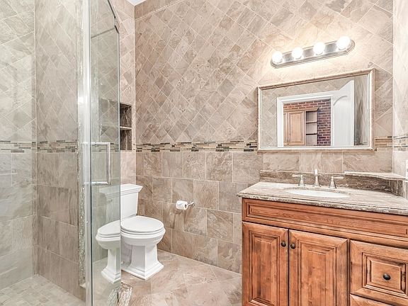 3rd image of 195 Smith St APT 3F