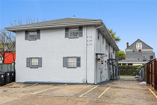 1st image of 318 Arabella St