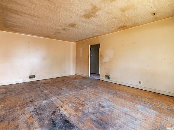 5th image of 403 17th AVENUE E