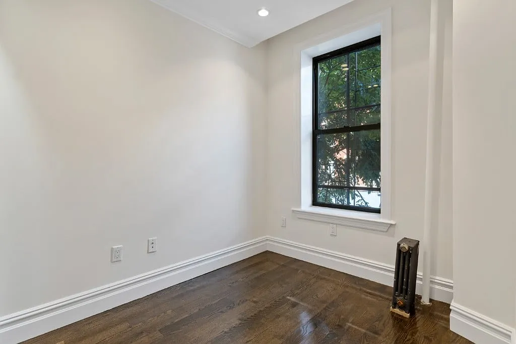 402 East 12th Street — Photo 4