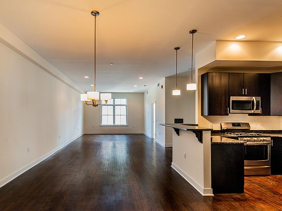 3rd image of 194 Bloomfield Ave #2B