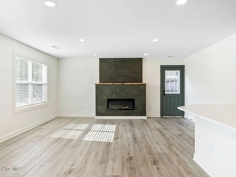 757 Silver Lake Rd — Photo 4