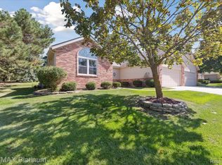 19488 Cardene Ct, Northville, MI 48167