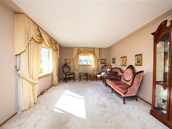 3rd image of 4011 Kenyon Ave
