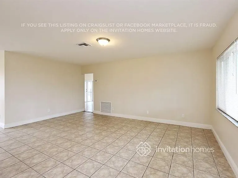 4904 SW 90th Ave — Photo 3