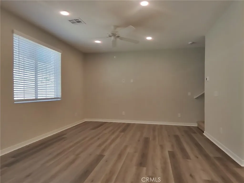 3 bed, 2.5 bath, 1676 sqft, $3,489 — Photo 2