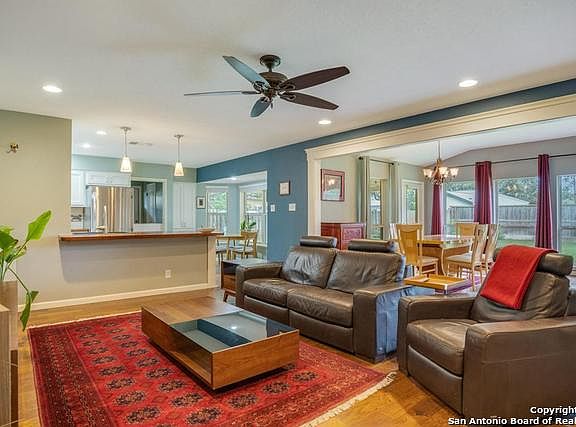3rd image of 325 MEADOWBROOK DR