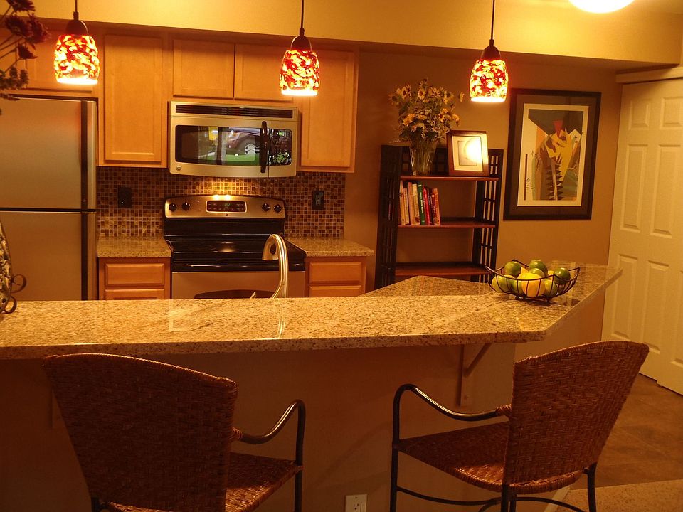 Kitchen w/new appliances, cabs, granite tops, glass mosiac backsplash