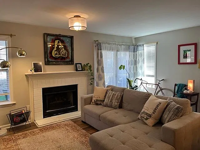 530 McGill Pl NE — Photo 1