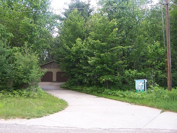 3rd image of 810 Little John Ave