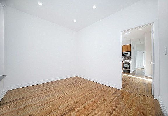 5th image of 611 E 11th St APT 6B