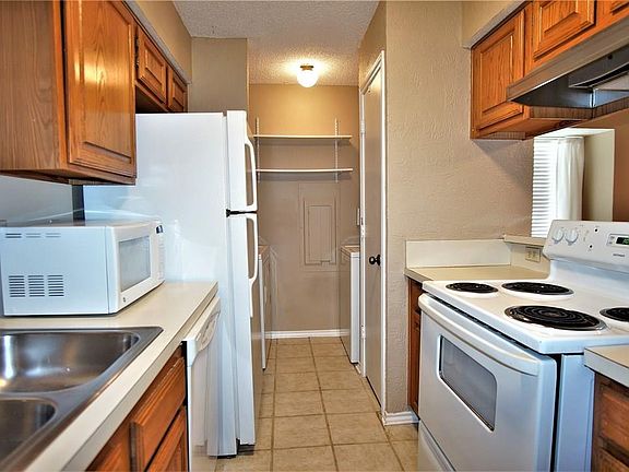 5th image of 2400 Guerrero Dr