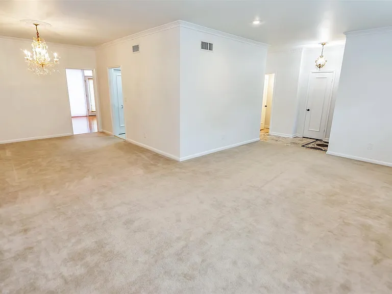 8615 La Fonte St — Photo 9