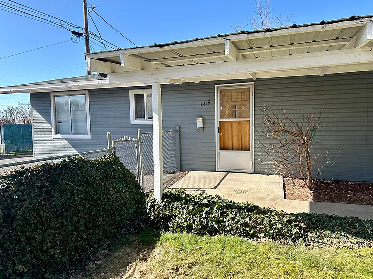 1215 Mitchell St — Photo 16