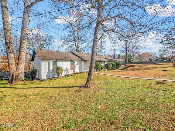 2nd image of 115 Lake Cir