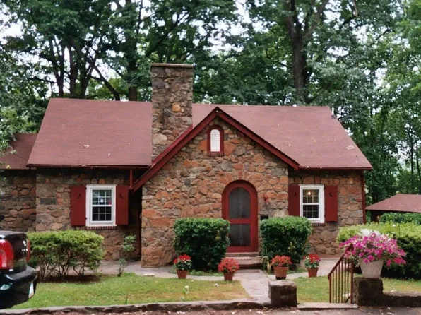 2619 Jefferson Park Cir, Charlottesville, VA 22903