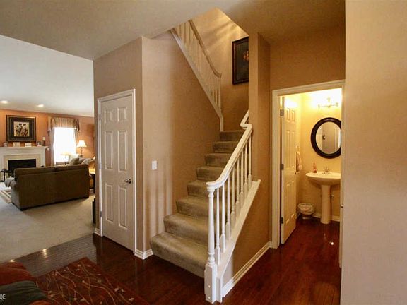 4th image of 24252 Heatherwood Dr #1