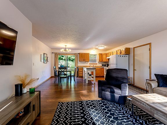 5th image of 1702 N Southgate Dr