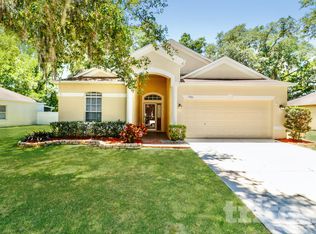 1227 Gordon Oaks Dr, Plant City, FL 33563
