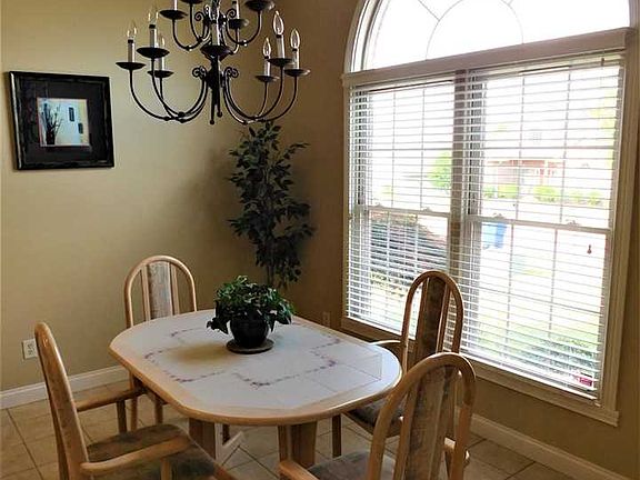 5th image of 2733 Reinford Dr