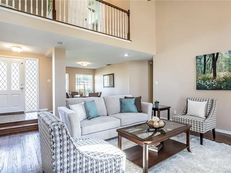 4428 Emerson Dr — Photo 3