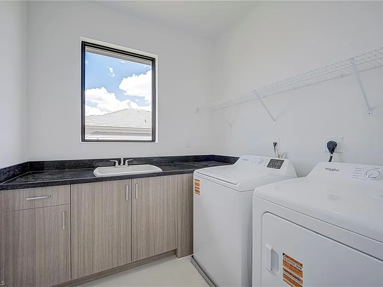 4775 Quercia Dr — Photo 35