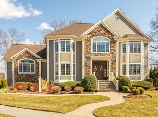 3 Zachary Ln, Reading, MA 01867