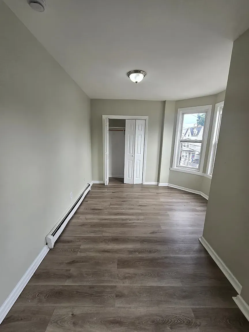 5 bed, $2,850 — Photo 4