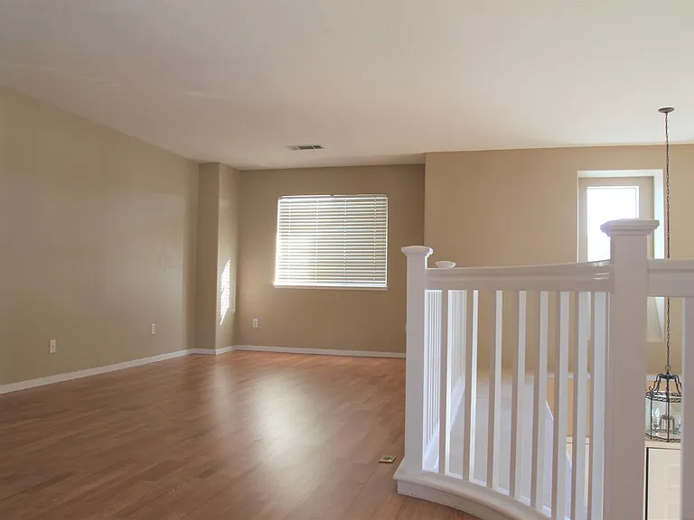727 Sunlight Dr — Photo 7