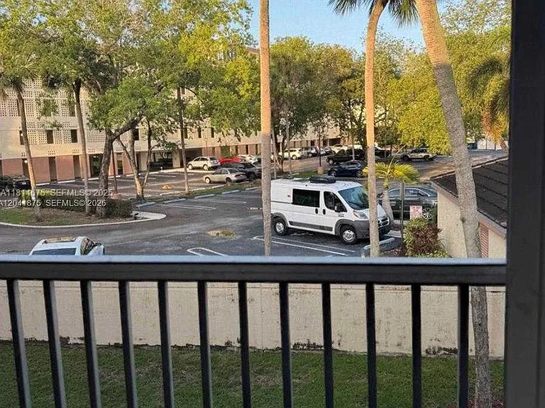 Royal Palm Blvd — Photo 10