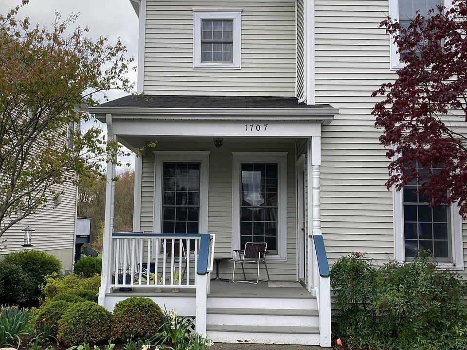 1st image of 1707 Honeysuckle Dr