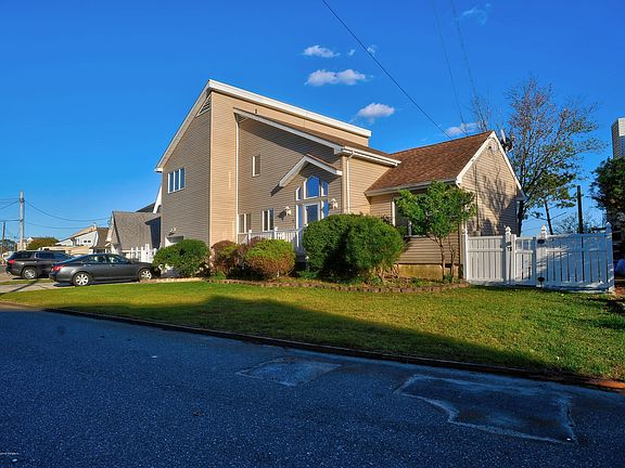 2nd image of 7 Bay Breeze Dr