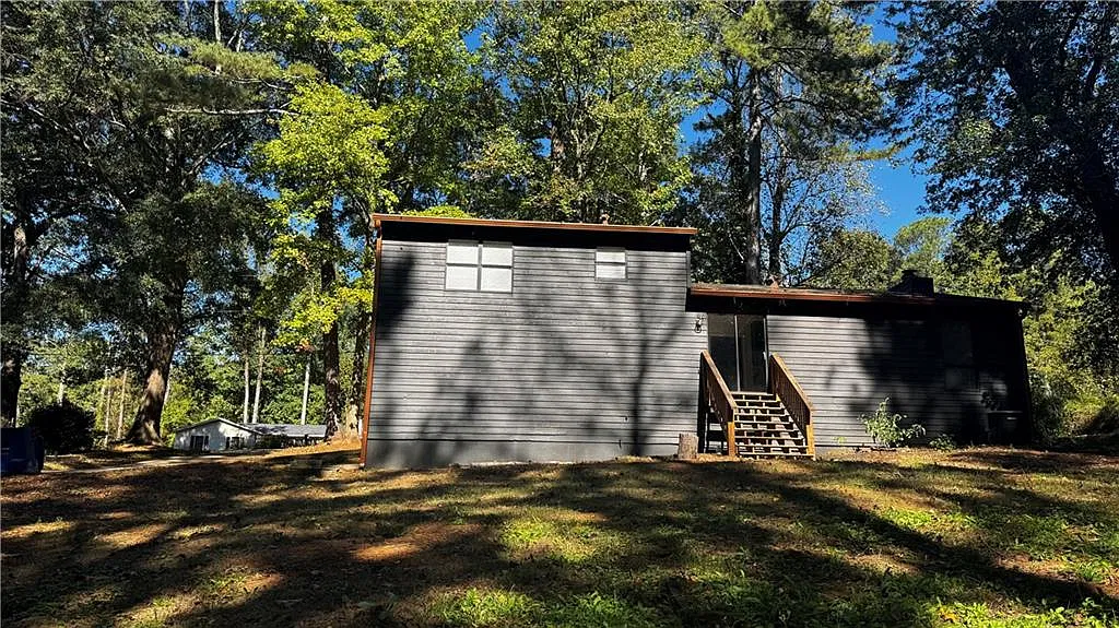 3 bed, 2.0 bath, 1425 sqft, $2,300 — Photo 3