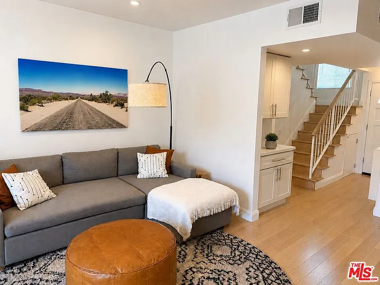 10800 Peach Grove St #5 — Photo 4