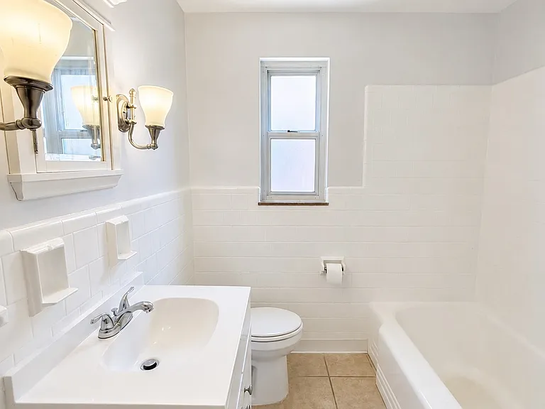 150 Sceneridge Ave #1 — Photo 9