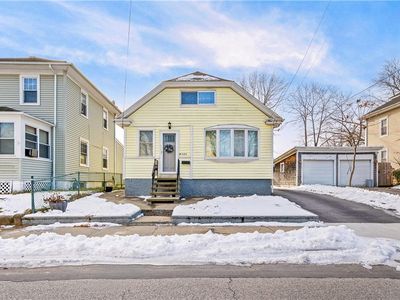 220 Bay View Ave, Cranston, RI, 02905