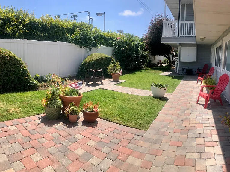 1481 Placentia Ave — Photo 15
