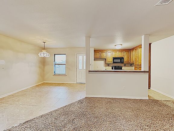 4th image of 703 E College Ave