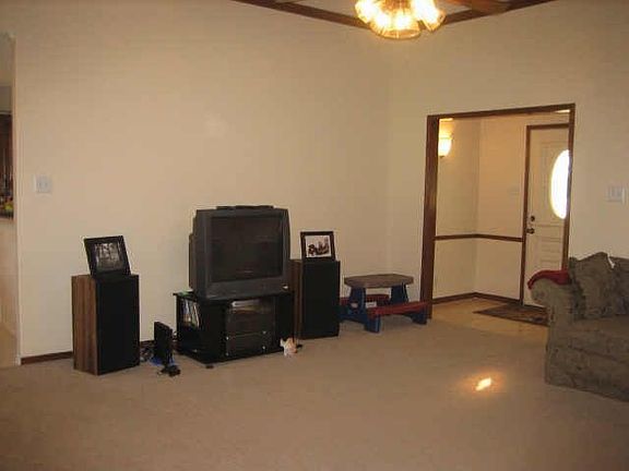 4th image of 140 Creekview Ln