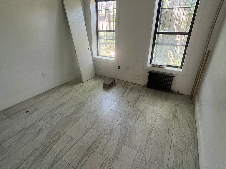 340 E 51st St #1R — Photo 8