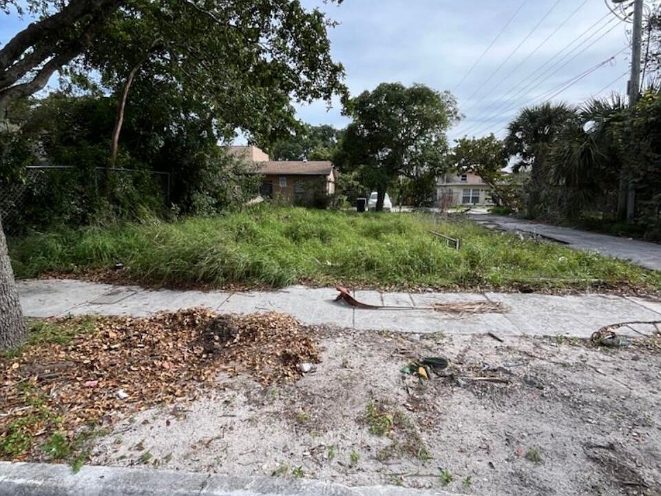 1st image of 912 Division Avenue